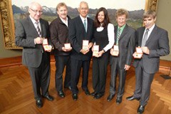 King Albert Mountain Award 2010 für Andreas Schild, Bruno Durrer, Christian Körner, Gerlinde Kaltenbrunner, Albert Precht und Emil Zopfi (von links).