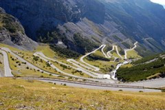 L'amministrazione del Parco nazionale passa alle Province di Trento e Bolzano e alla Regione Lombardia: saranno ancora garantiti adeguati standard ambientali?
