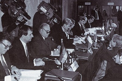 Dopo un lungo lavoro di preparazione della CIPRA, la Convenzione delle Alpi è stata finalmente firmata il 7 novembre 1991 a Salisburgo/A. © CIPRA