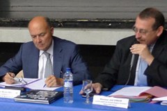 Stalnemu odboru Alpskega komiteja predsedujeta Joël Giraud (desno) in Michel Bouvard, prefekt francoske regije Provansa-Alpe-Azurna obala.